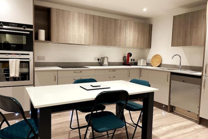 Lovely 3 Bedroom Apartment With Private Garden In Edinburgh City Centre المظهر الخارجي الصورة