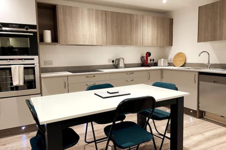 Lovely 3 Bedroom Apartment With Private Garden In Edinburgh City Centre المظهر الخارجي الصورة