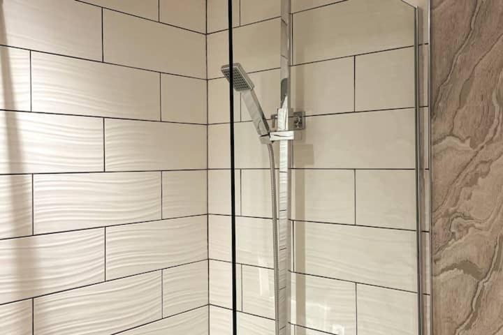 Lovely 3 Bedroom Apartment With Private Garden In Edinburgh City Centre المظهر الخارجي الصورة