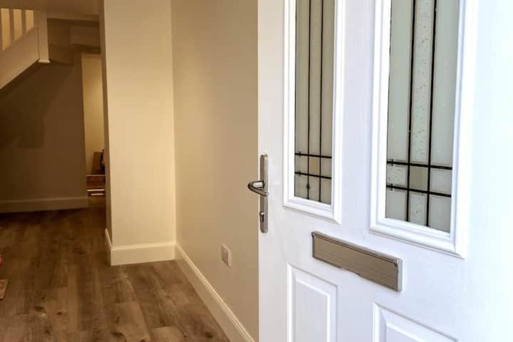 Lovely 3 Bedroom Apartment With Private Garden In Edinburgh City Centre المظهر الخارجي الصورة