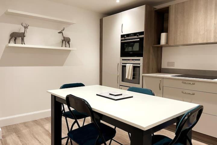 Lovely 3 Bedroom Apartment With Private Garden In Edinburgh City Centre المظهر الخارجي الصورة
