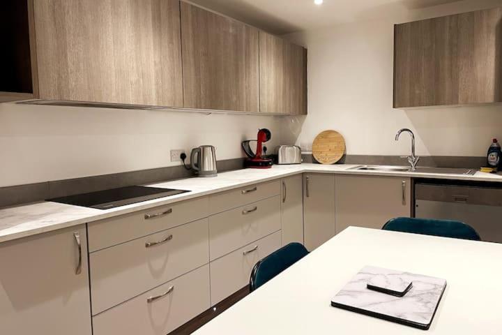 Lovely 3 Bedroom Apartment With Private Garden In Edinburgh City Centre المظهر الخارجي الصورة