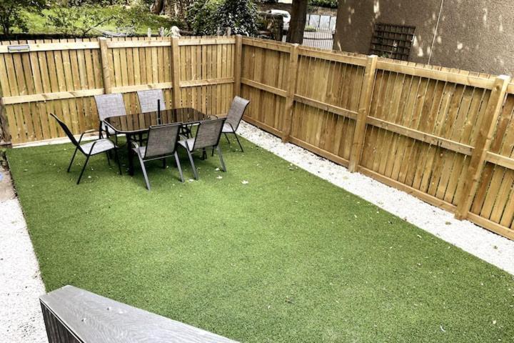 Lovely 3 Bedroom Apartment With Private Garden In Edinburgh City Centre المظهر الخارجي الصورة