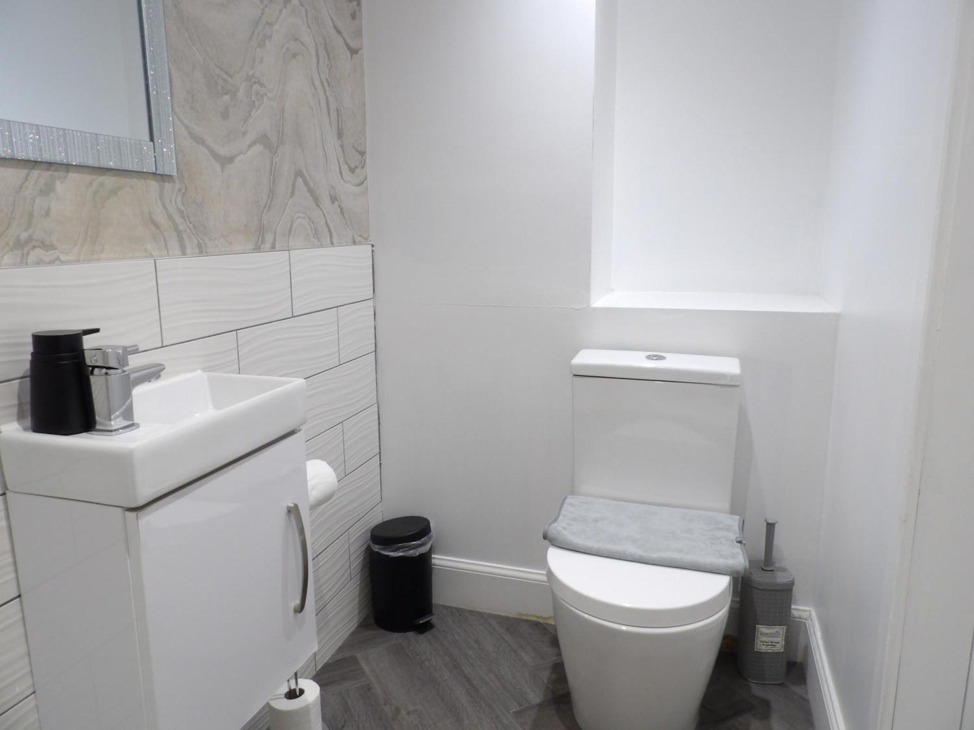 Lovely 3 Bedroom Apartment With Private Garden In Edinburgh City Centre المظهر الخارجي الصورة